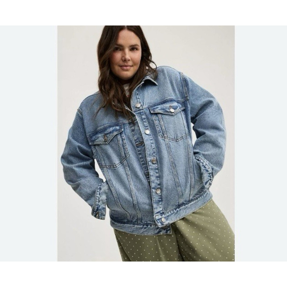 Torrid Jean Jacket Women’s Sz 4x Blue Trucker Denim Medium Wash Cotton EUC - Picture 1 of 11